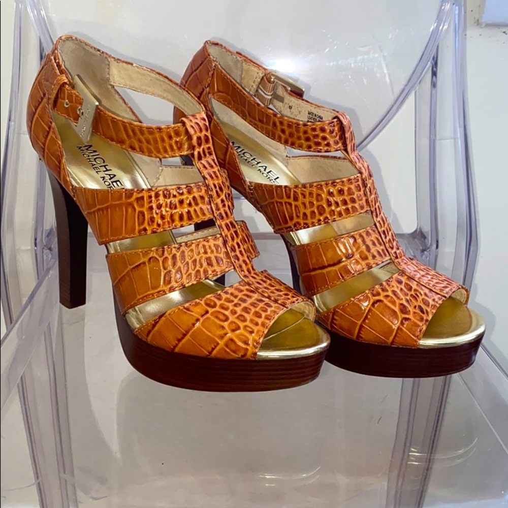 Michael Kors Cognac Croc PlatformSandal | Size 7.5